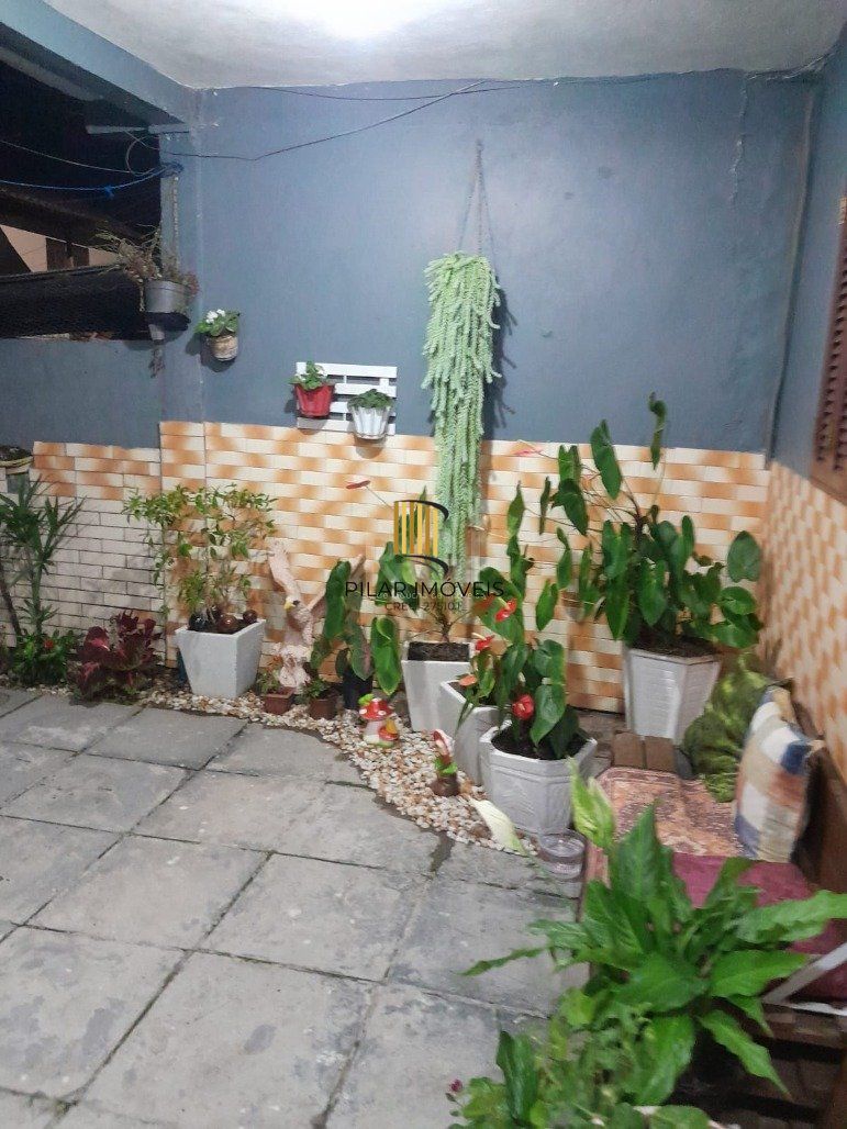 Casa 4 Dormitório(s) Bairro Restinga