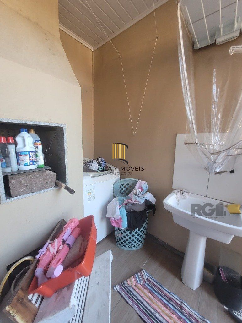 Casa 3 dormitórios no bairro Hípica