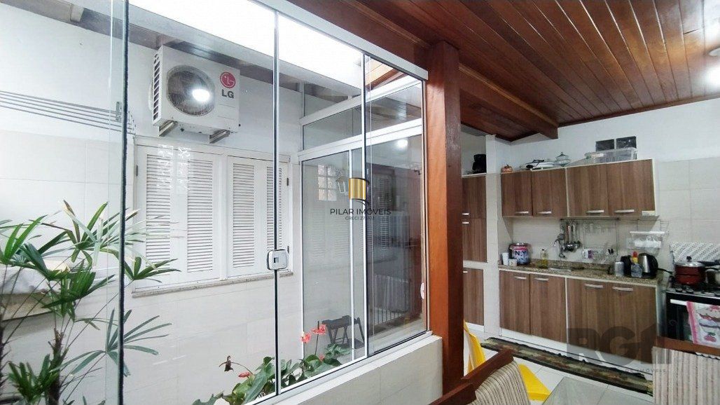 Casa 2 dormitórios no bairro Hípica
