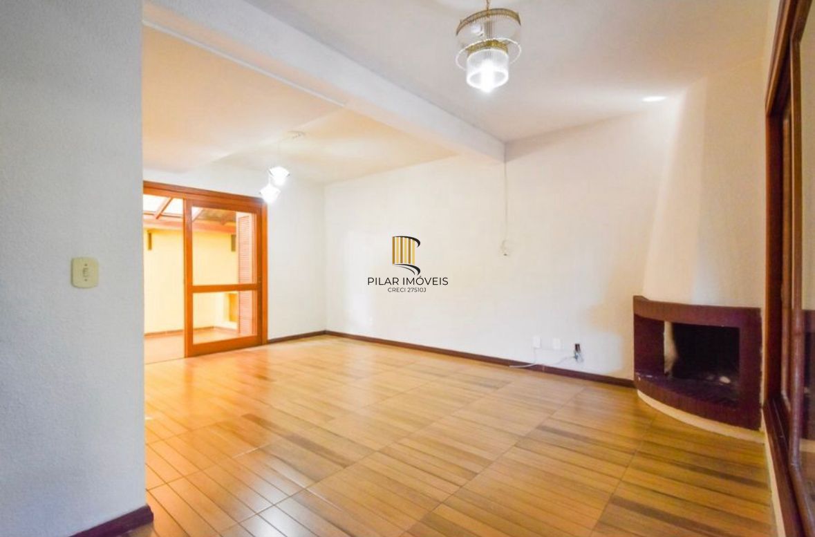 Casa 3 dormitórios no bairro Guarujá