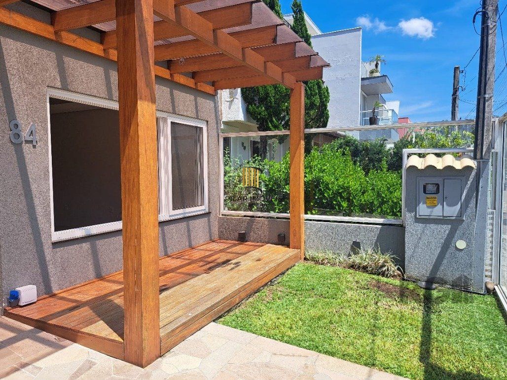 Casa 3 dormitórios no bairro Hípica