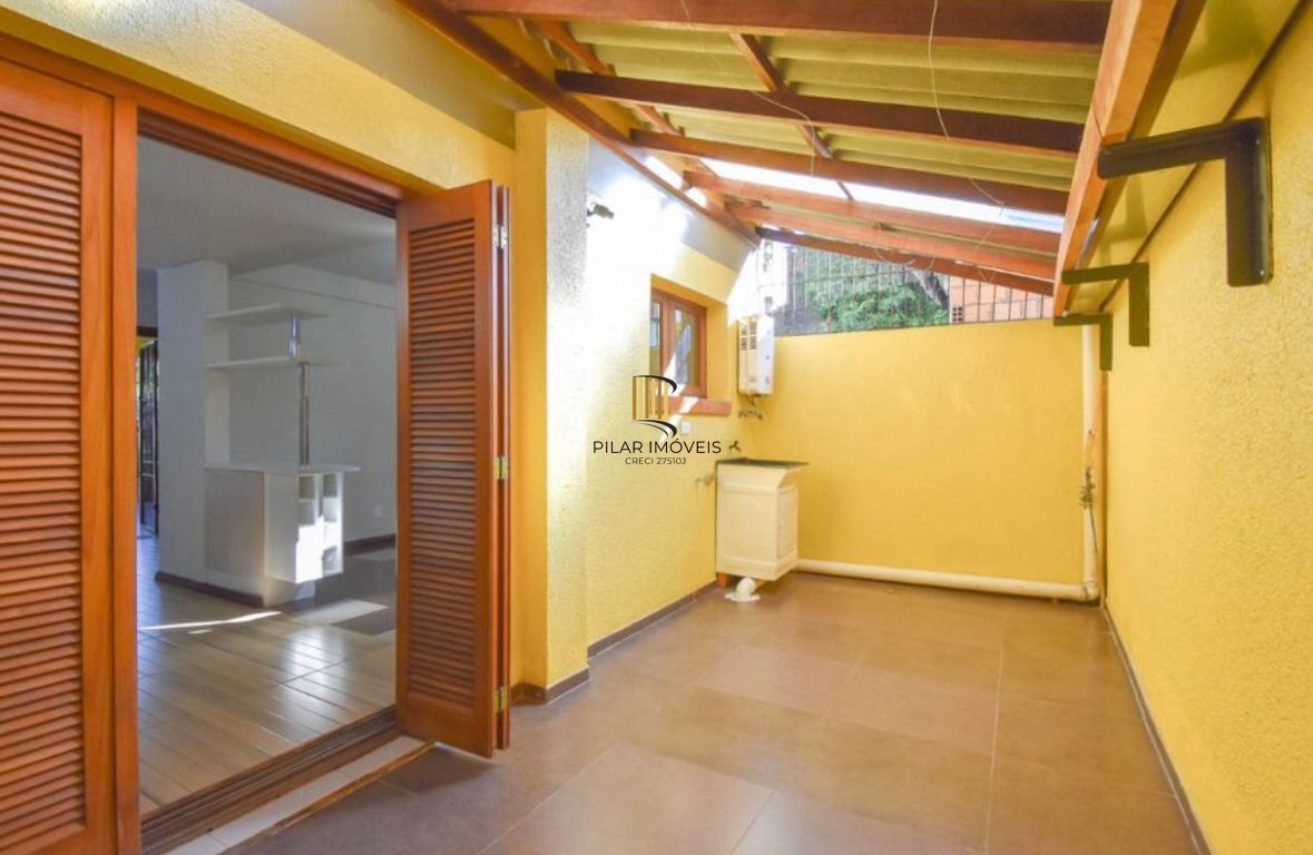 Casa 3 dormitórios no bairro Guarujá