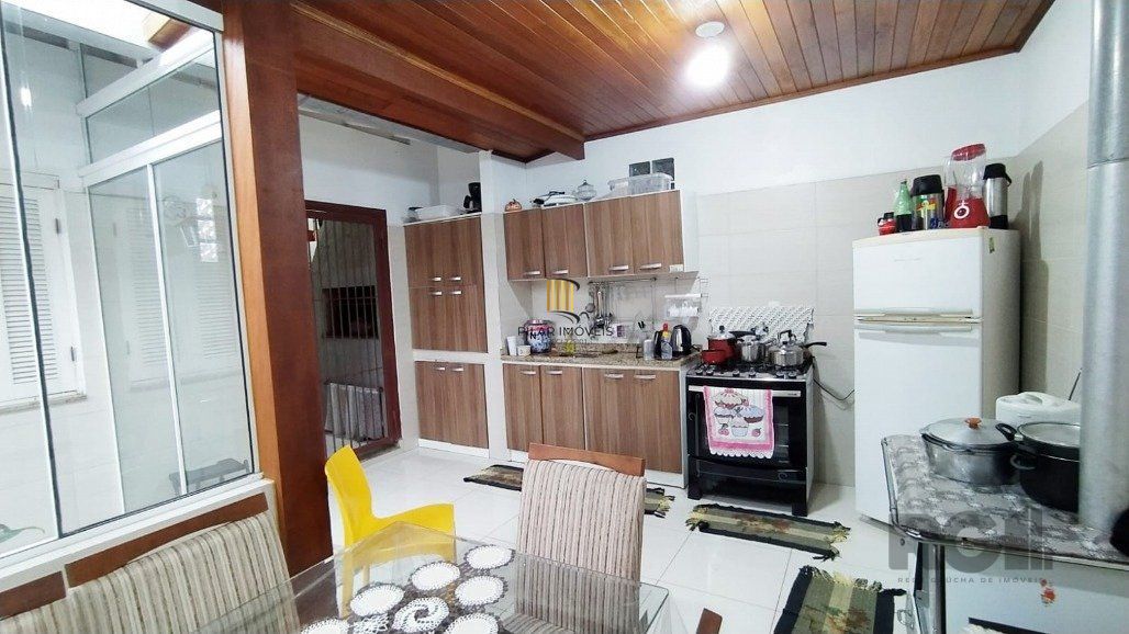 Casa 2 dormitórios no bairro Hípica