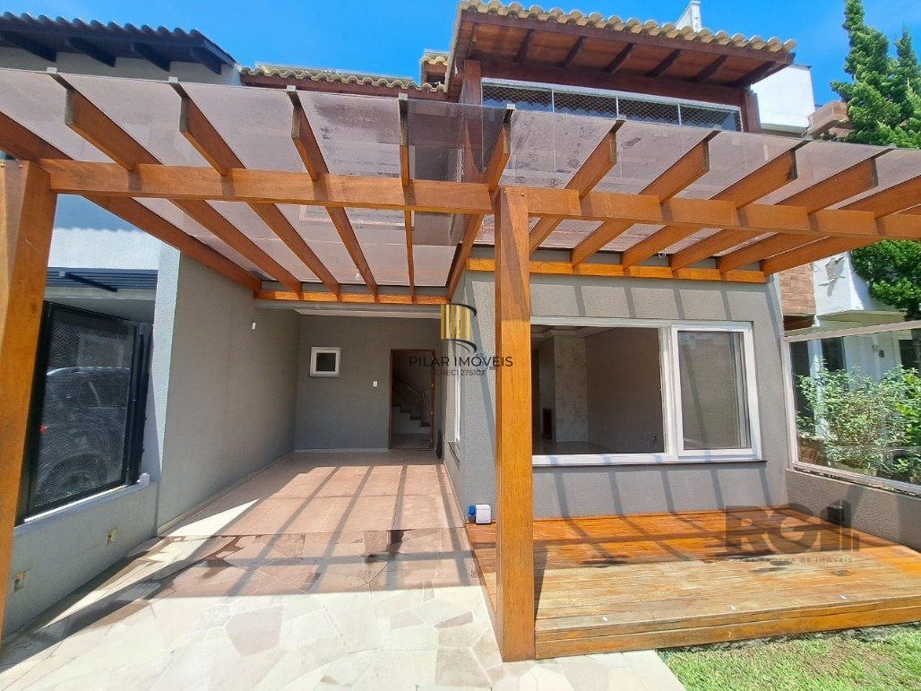 Casa 3 dormitórios no bairro Hípica