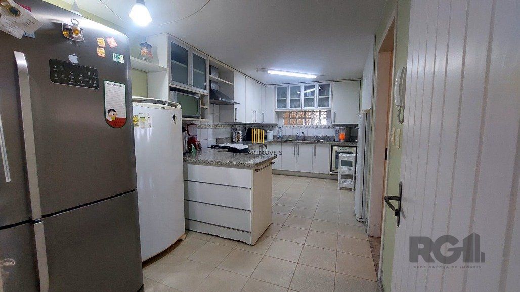 Casa 4 dormitórios no bairro Espírito Santo