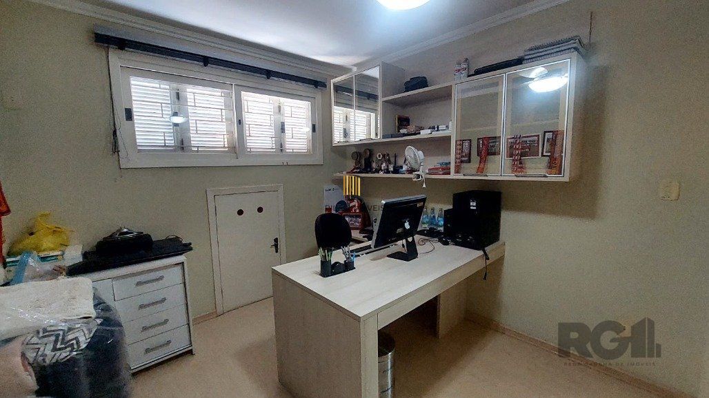 Casa 4 dormitórios no bairro Espírito Santo