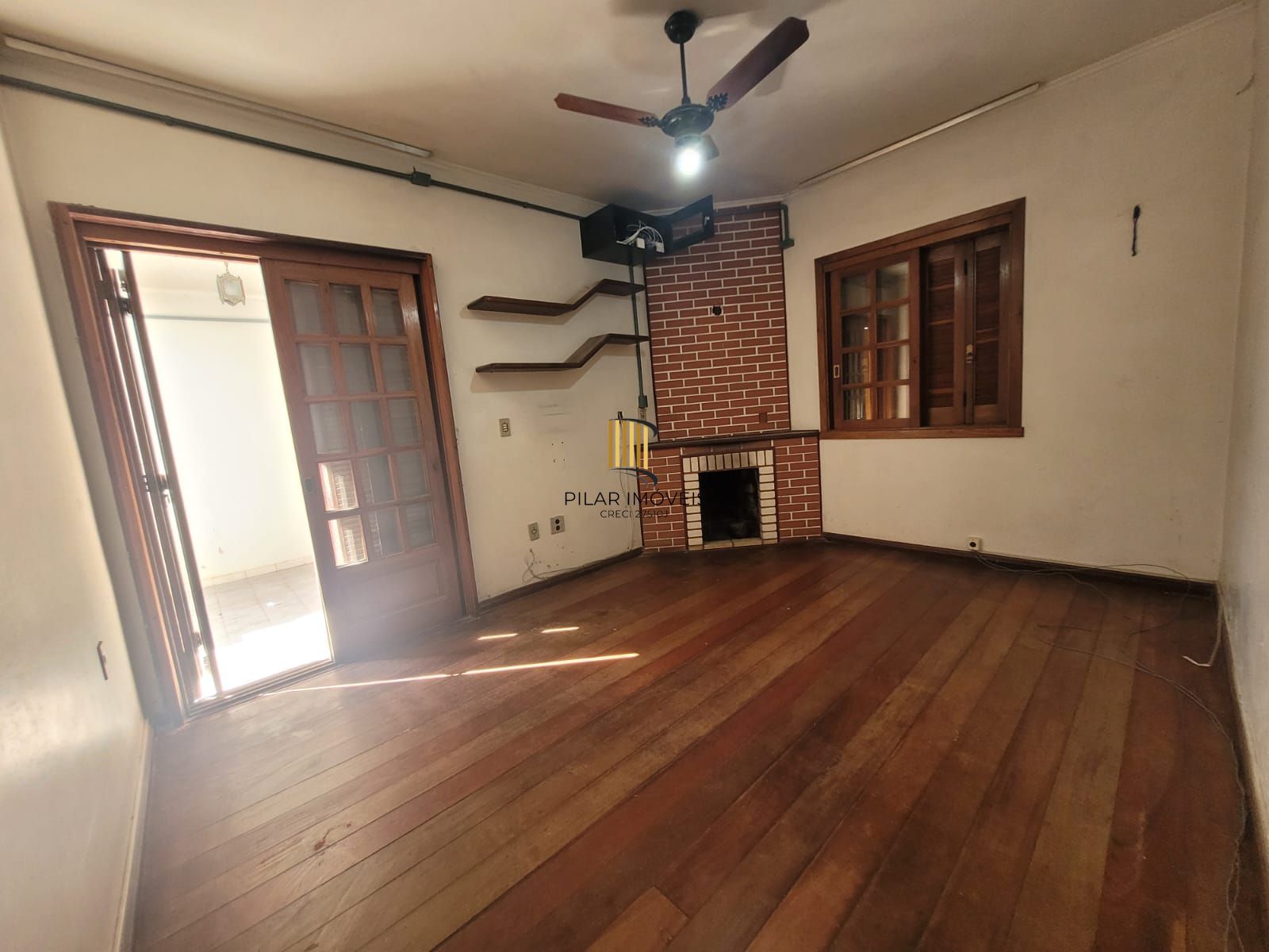 Casa 4 dormitórios no bairro Camaquã