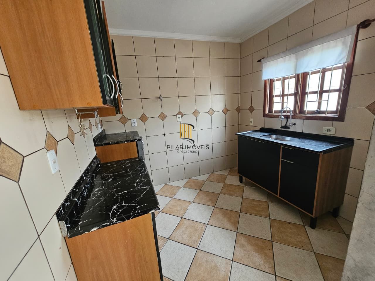 Casa 2 dormitórios no bairro Hípica