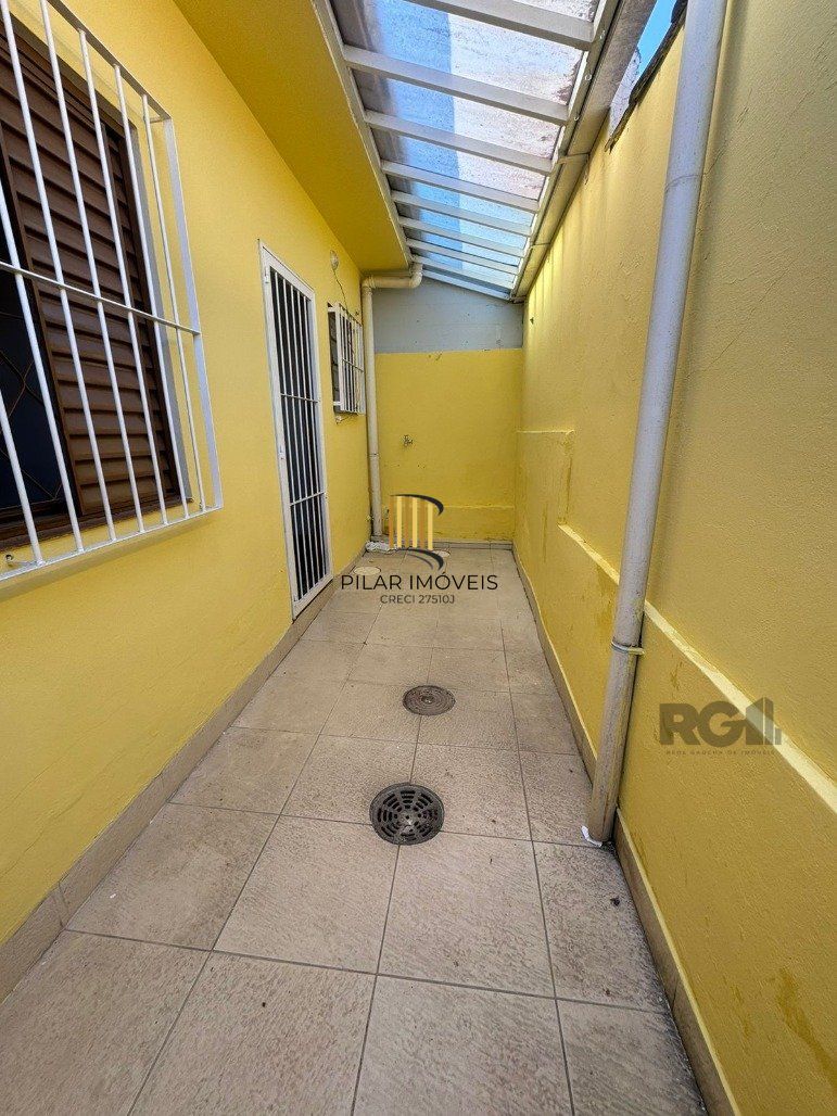 Casa de Condomínio 1 dormitório no bairro Camaquã