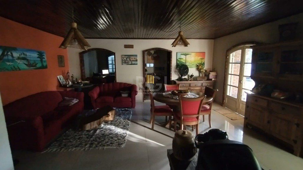 Sítio para Venda - 242m², 2 dormitórios, sendo 2 suites, 2 vagas - Itapuã