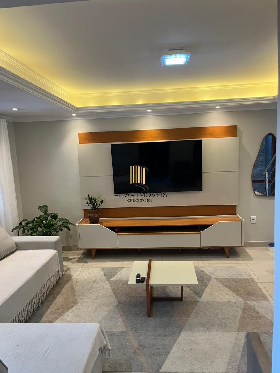 Sobrado triplex com piscina no Loteamento Nova Ipanema