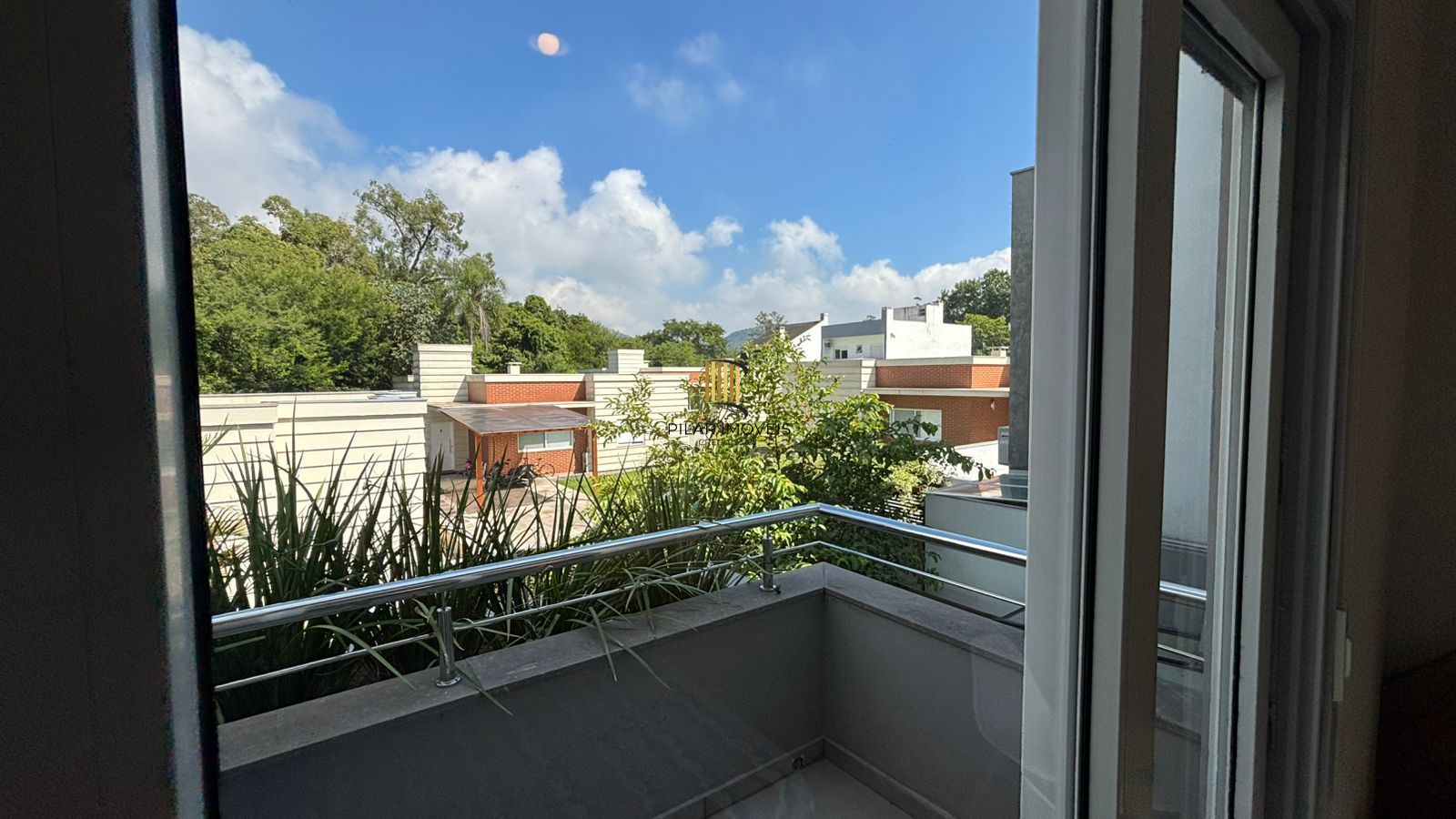 Casa 3 dormitórios no bairro Hípica