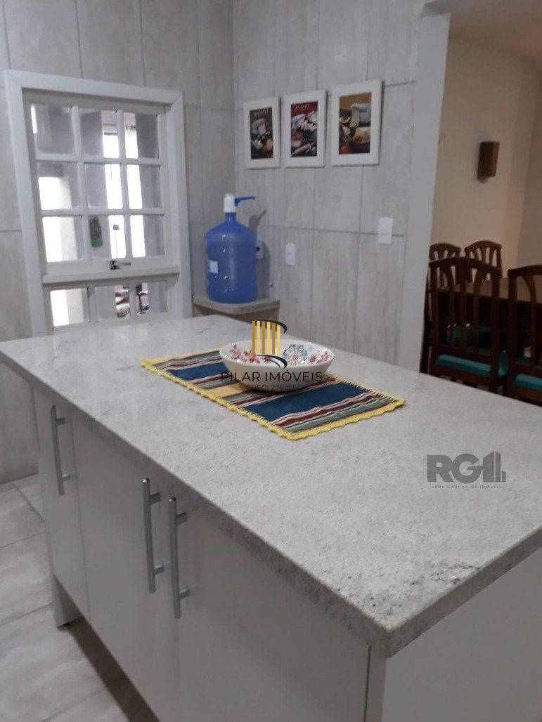 Casa 4 dormitórios no bairro Ipanema