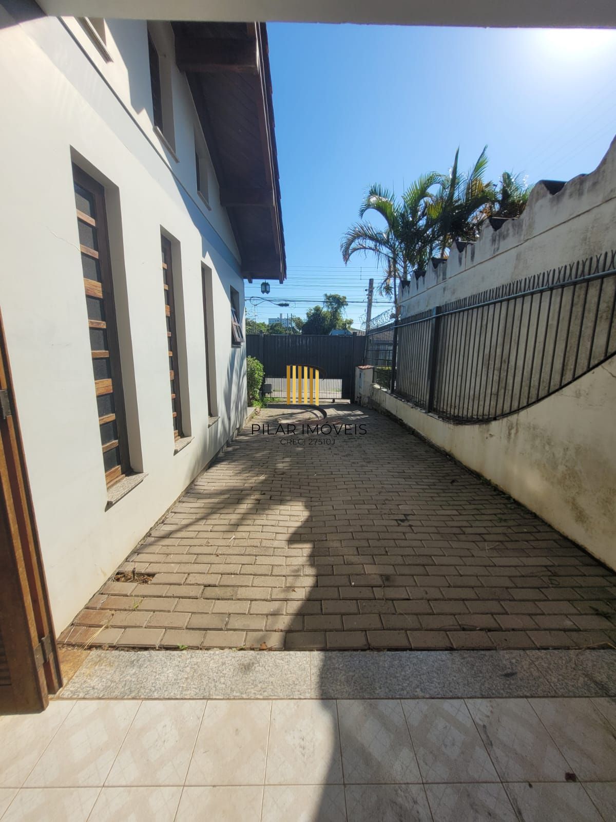 Casa 4 dormitórios no bairro Camaquã