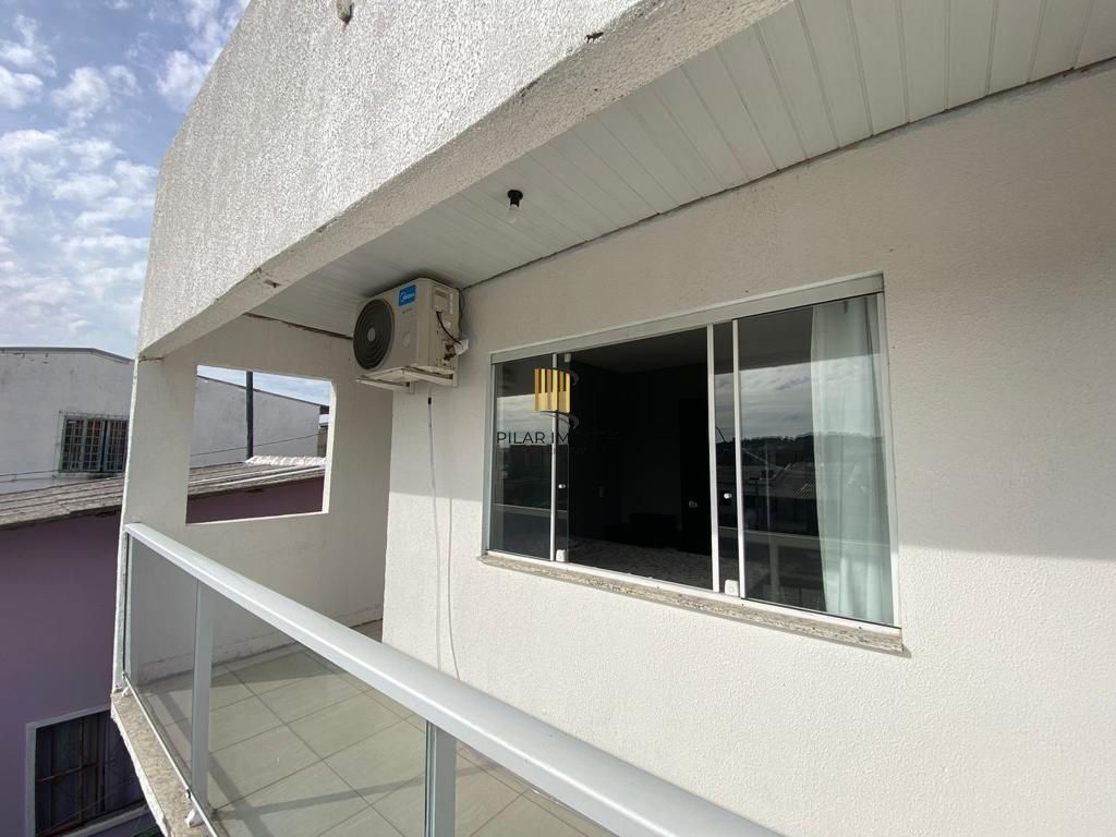 Casa 3 dormitórios no bairro Hípica
