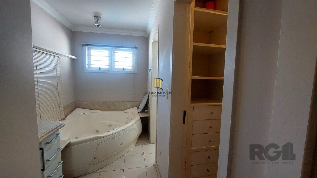 Casa 4 dormitórios no bairro Espírito Santo