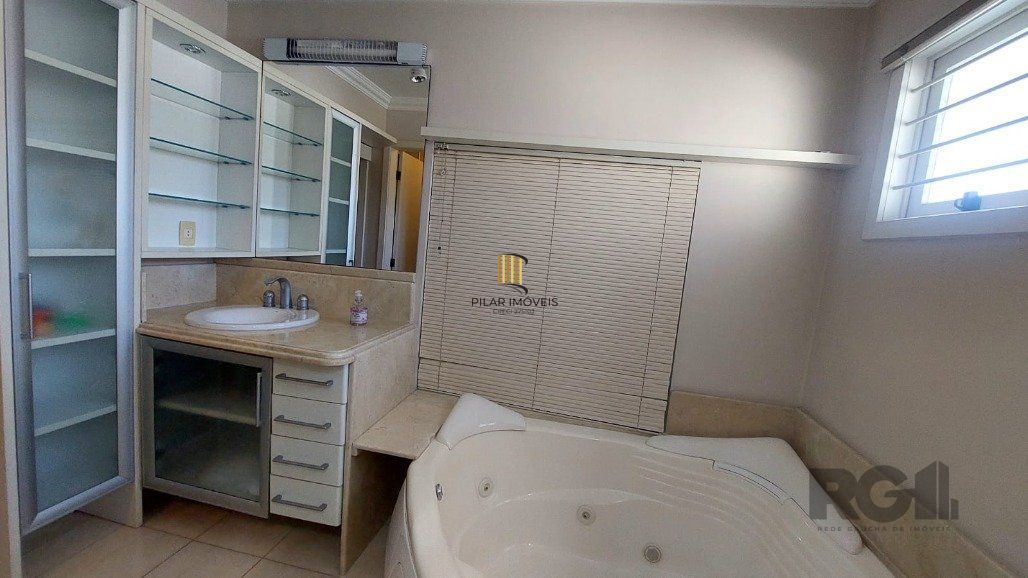 Casa 4 dormitórios no bairro Espírito Santo