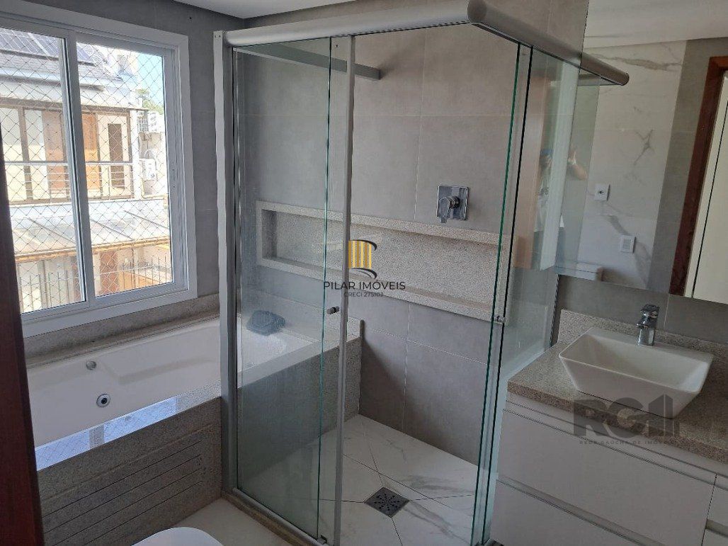 Casa 3 dormitórios no bairro Hípica