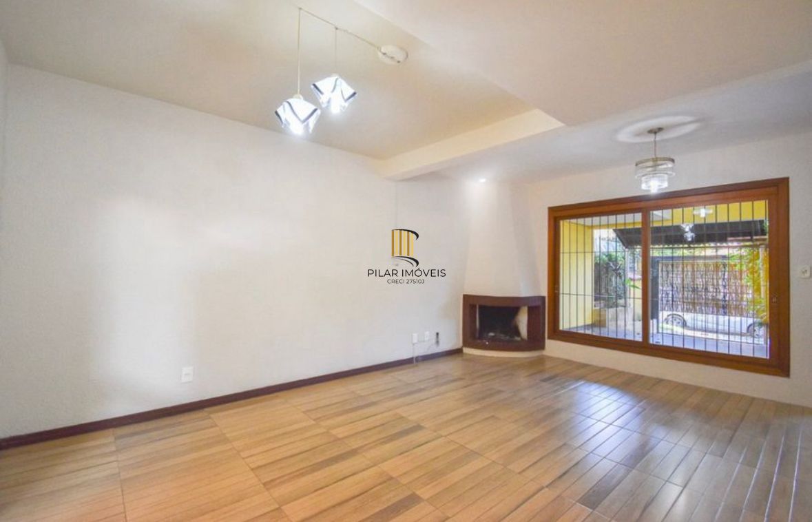 Casa 3 dormitórios no bairro Guarujá