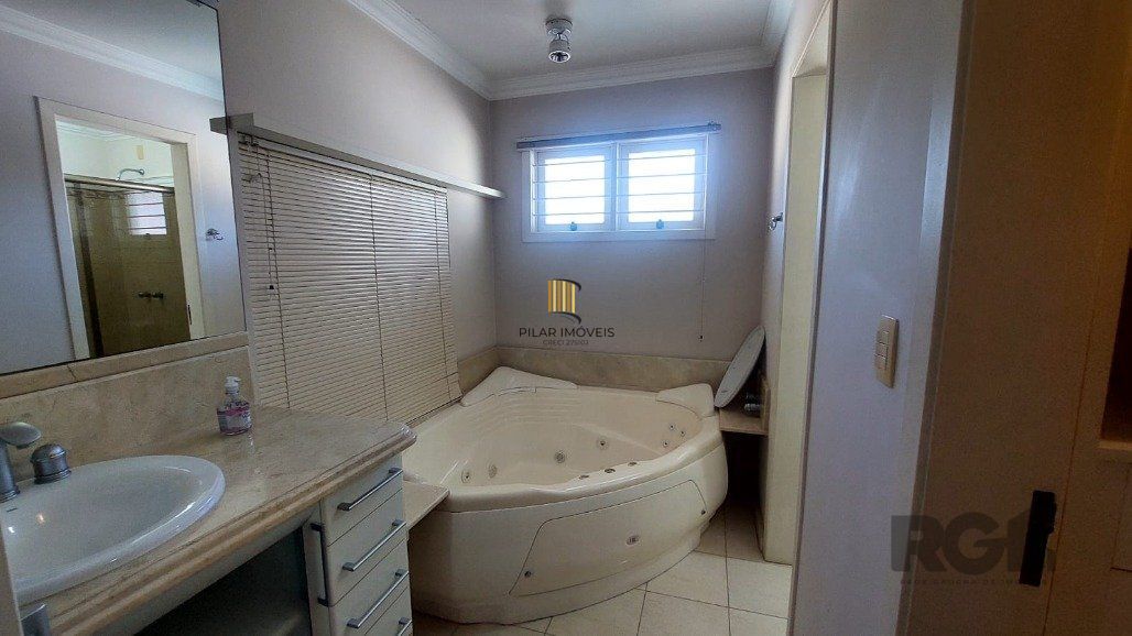 Casa 4 dormitórios no bairro Espírito Santo