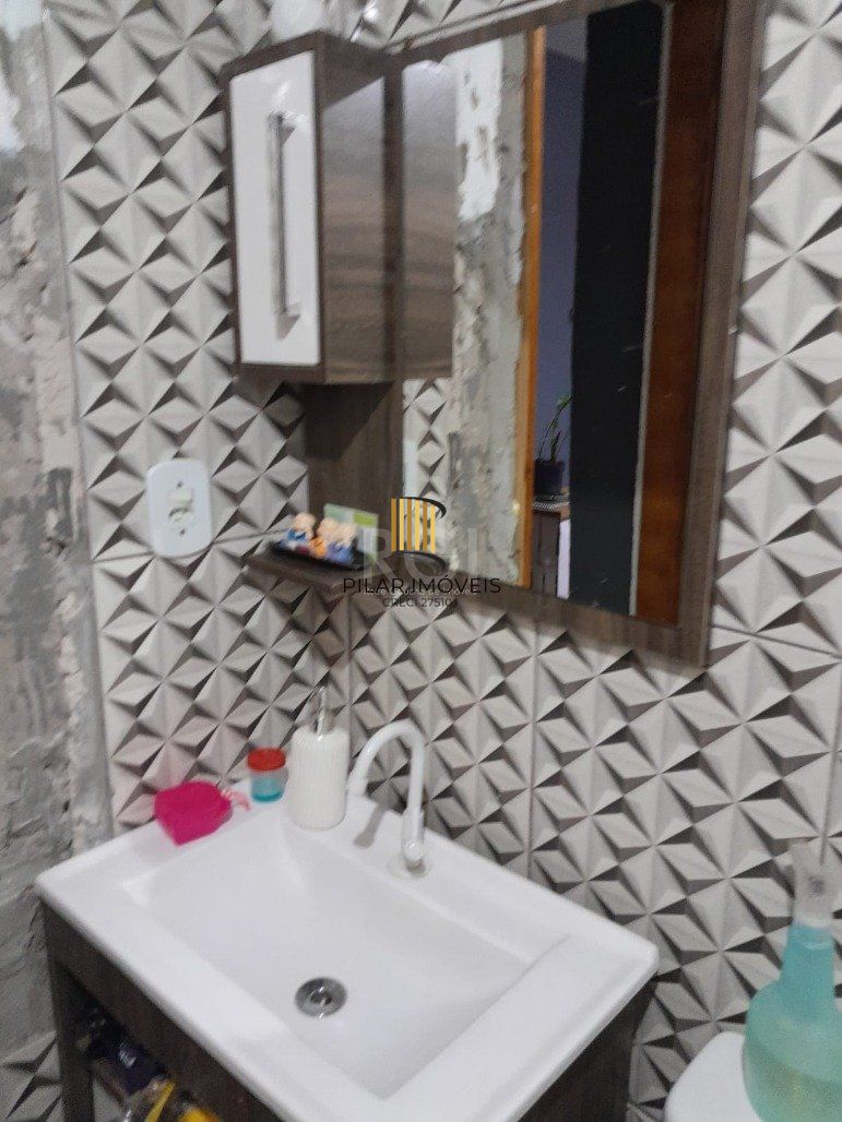 Casa 4 Dormitório(s) Bairro Restinga