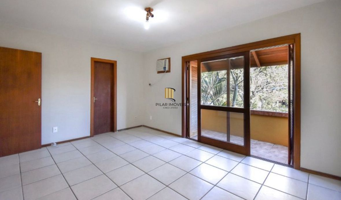 Casa 3 dormitórios no bairro Guarujá