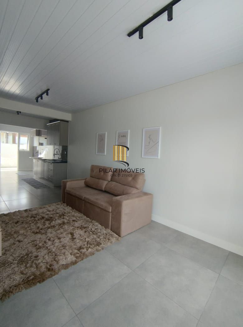 Casa 2 dormitórios no bairro Hípica