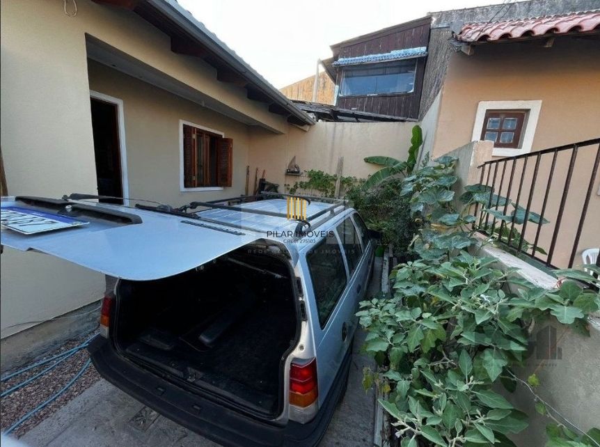 Casa 2 dormitórios no bairro Hípica