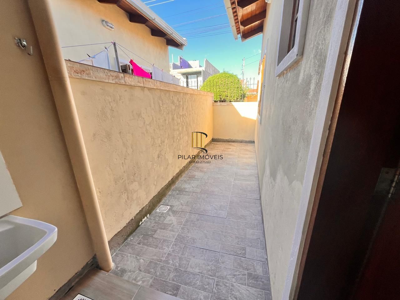 Casa 2 dormitórios no bairro Hípica