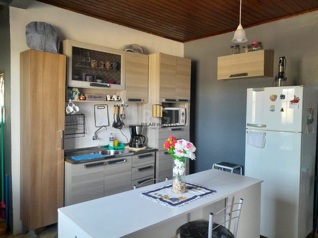 Casa 4 Dormitório(s) Bairro Restinga