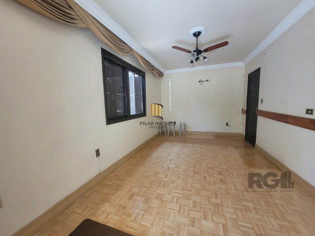 Casa 4 dormitórios no bairro Camaquã