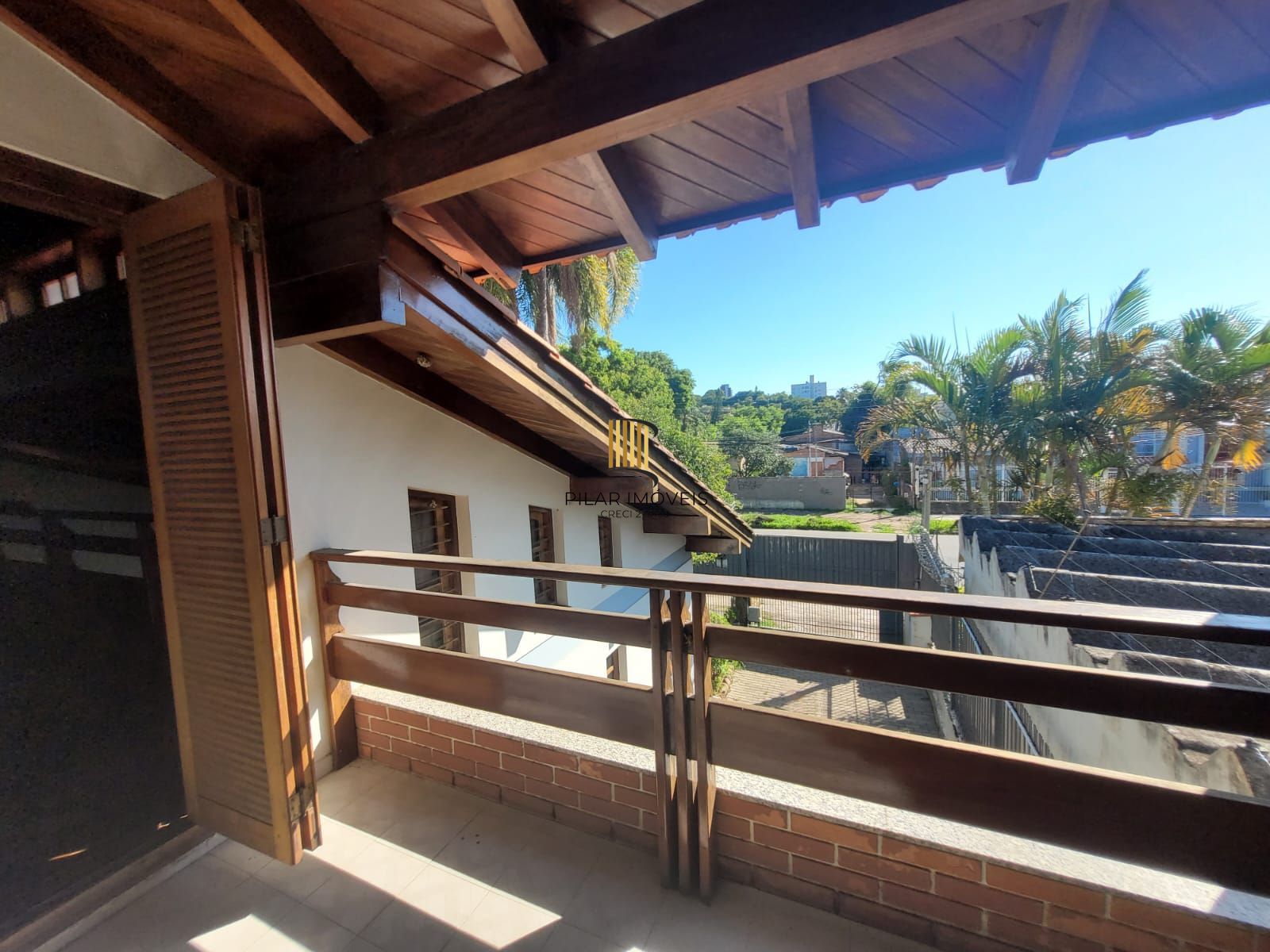 Casa 4 dormitórios no bairro Camaquã