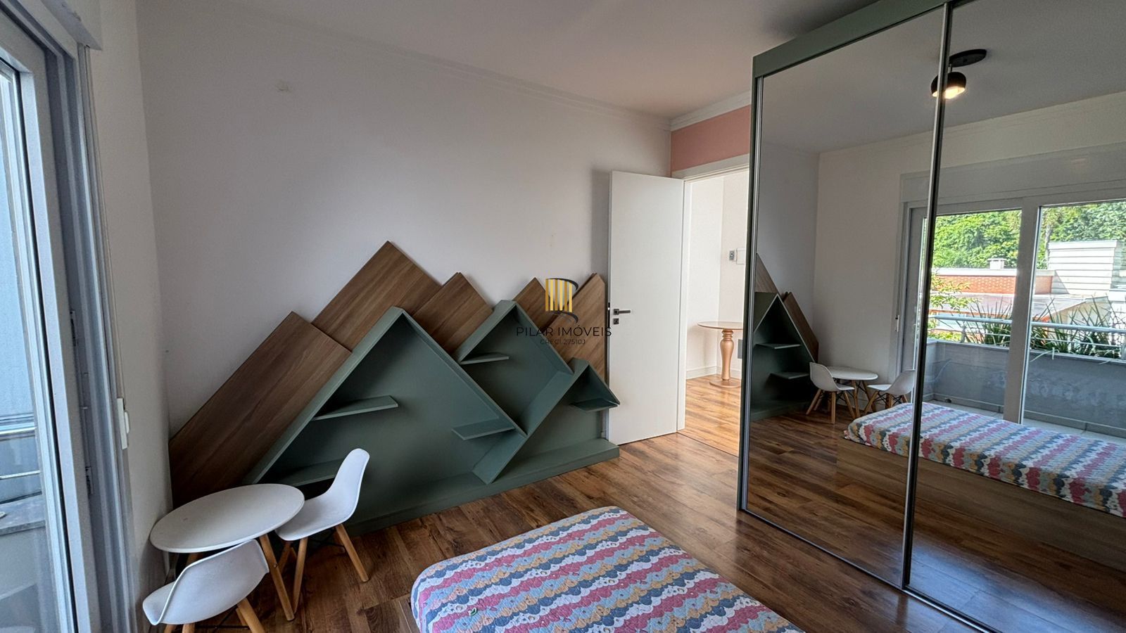 Casa 3 dormitórios no bairro Hípica