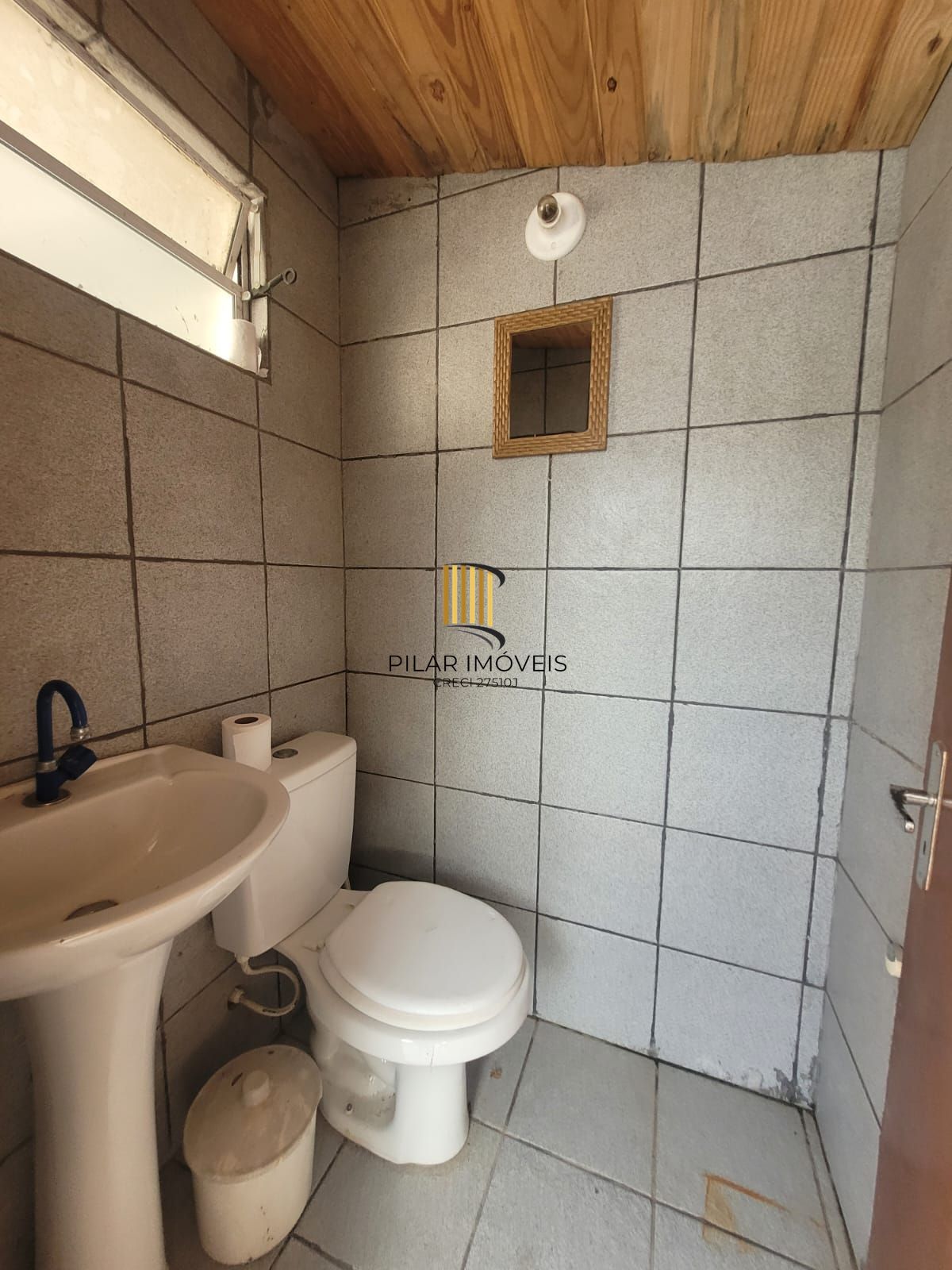 Casa 2 dormitórios no bairro Hípica