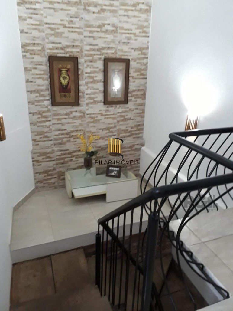 Casa 4 dormitórios no bairro Ipanema