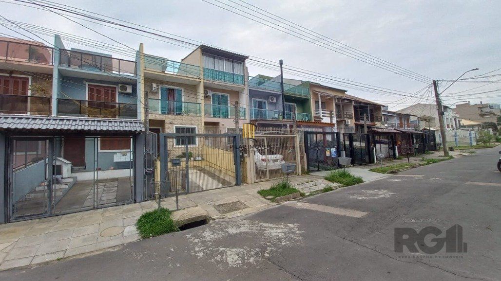 Casa 2 Dormitório(s) Bairro Guarujá