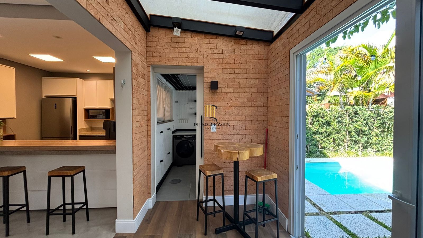 Casa 3 dormitórios no bairro Hípica