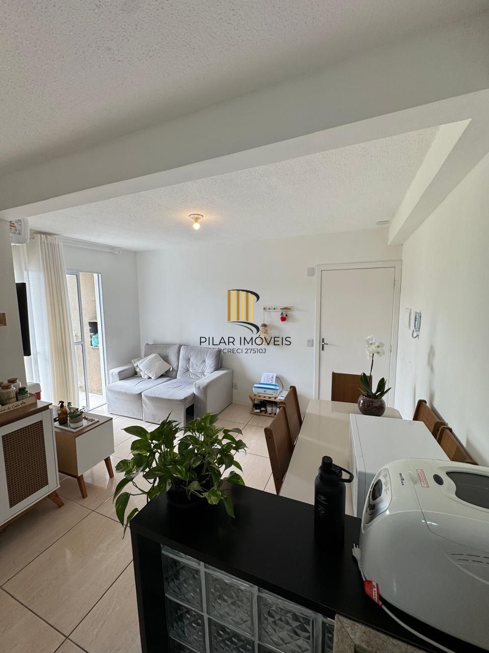 Apartamento com sacada e churrasqueira