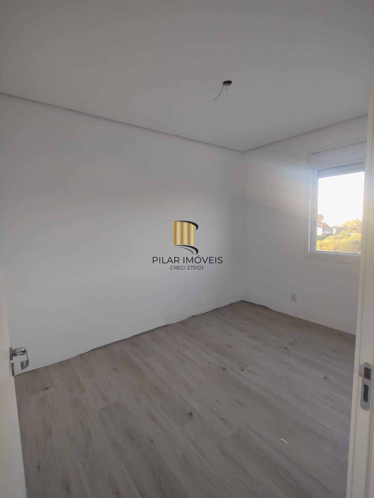 Apartamento 2 dormitórios com suíte e 2 vagas no Bairro Tristeza.