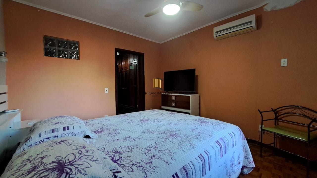 Casa 4 dormitórios no bairro Morro Santana