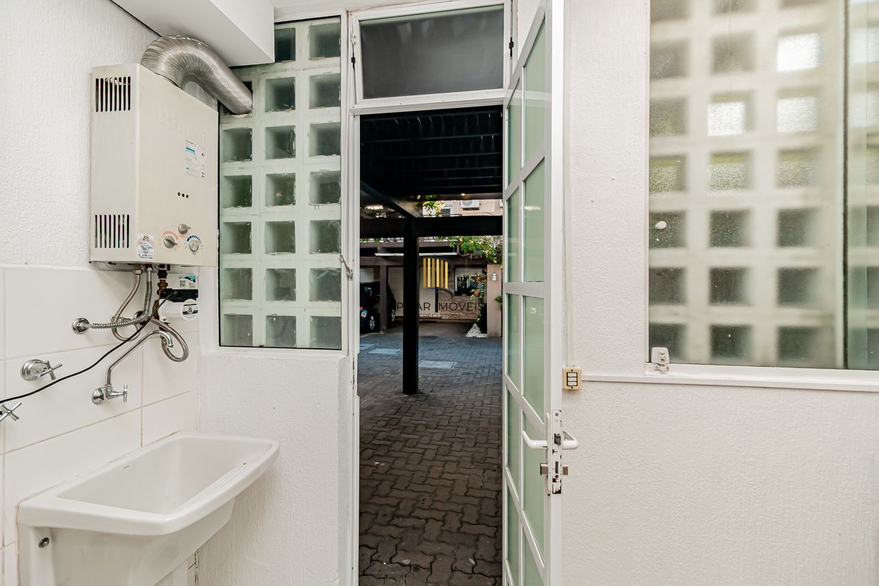 Casa de Condomínio 3 dormitórios no bairro Cavalhada