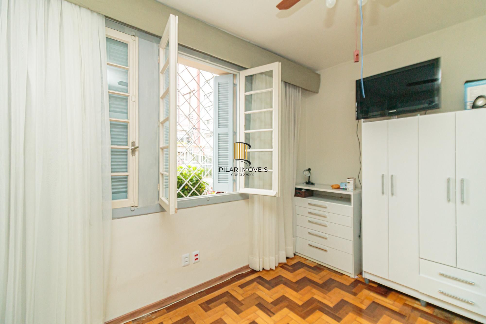 Casa 4 dormitórios no bairro Menino Deus