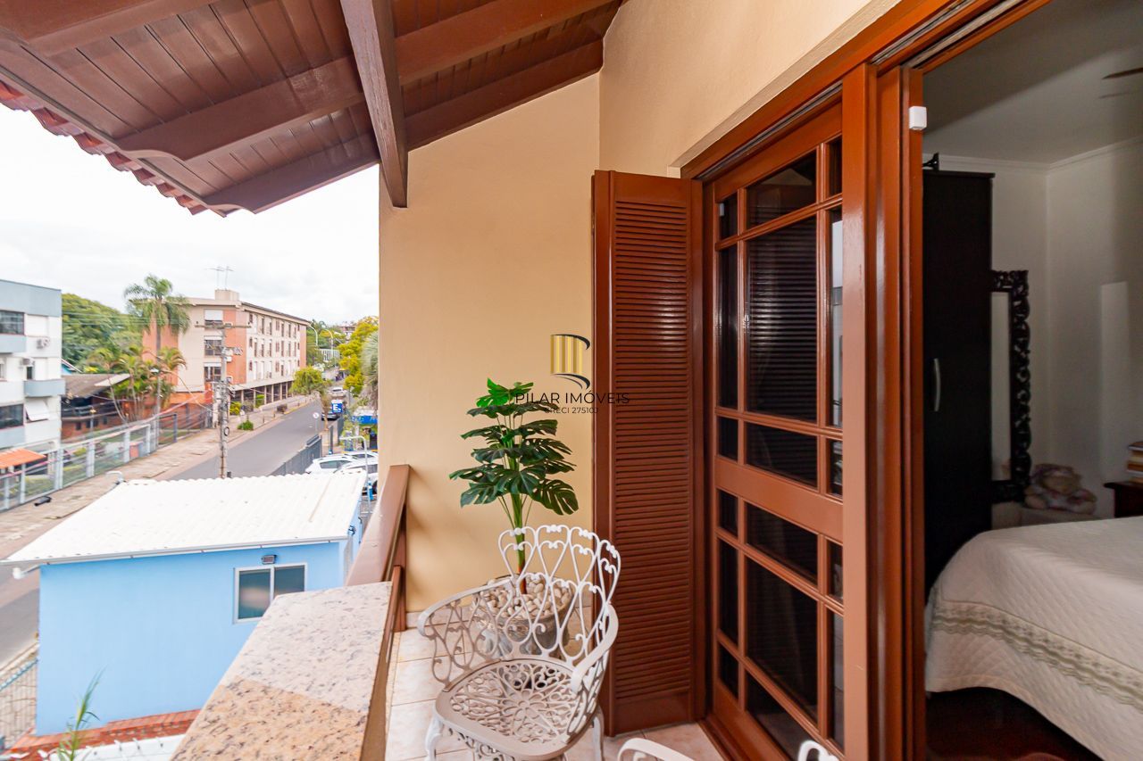 Casa 3 dormitórios no bairro Vila Ipiranga