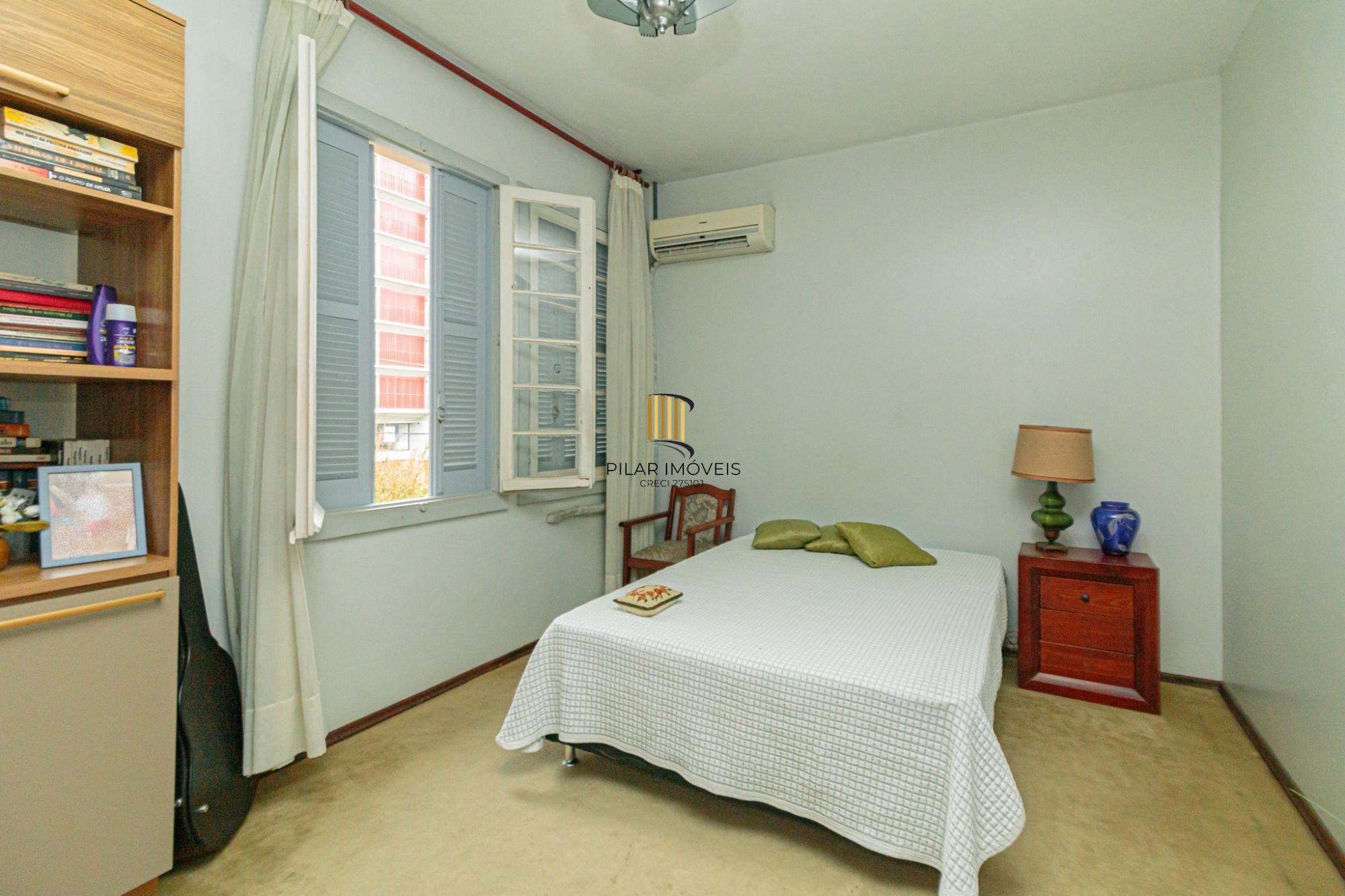 Casa 4 dormitórios no bairro Menino Deus