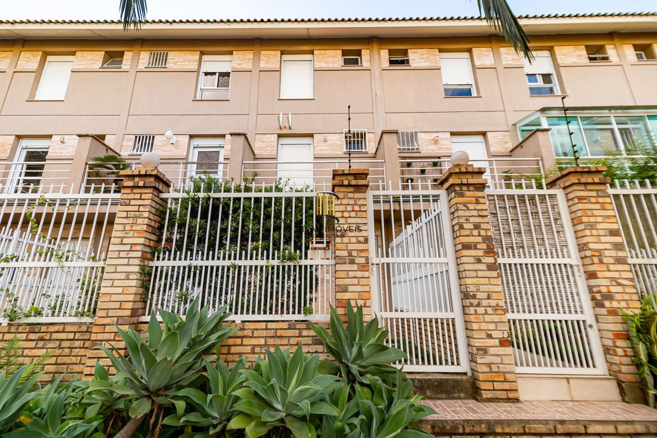 Casa de Condomínio 3 dormitórios no bairro Cavalhada