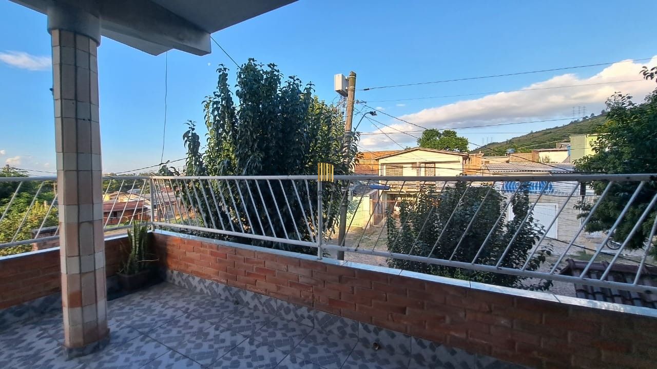 Casa 4 dormitórios no bairro Morro Santana