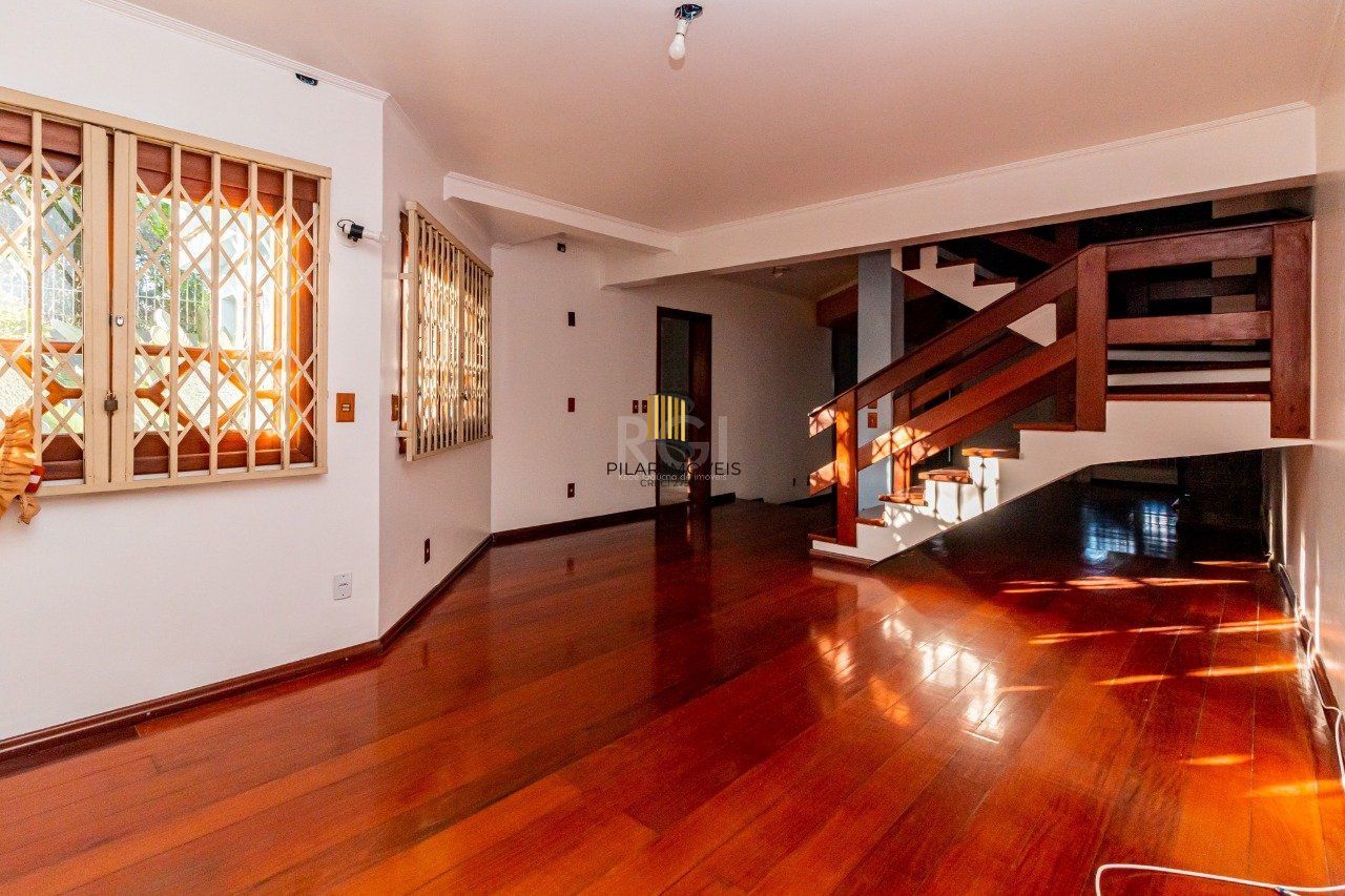 Casa para Venda - 431m², 4 dormitórios, sendo 2 suites, 3 vagas - Jardim Itu Sabará