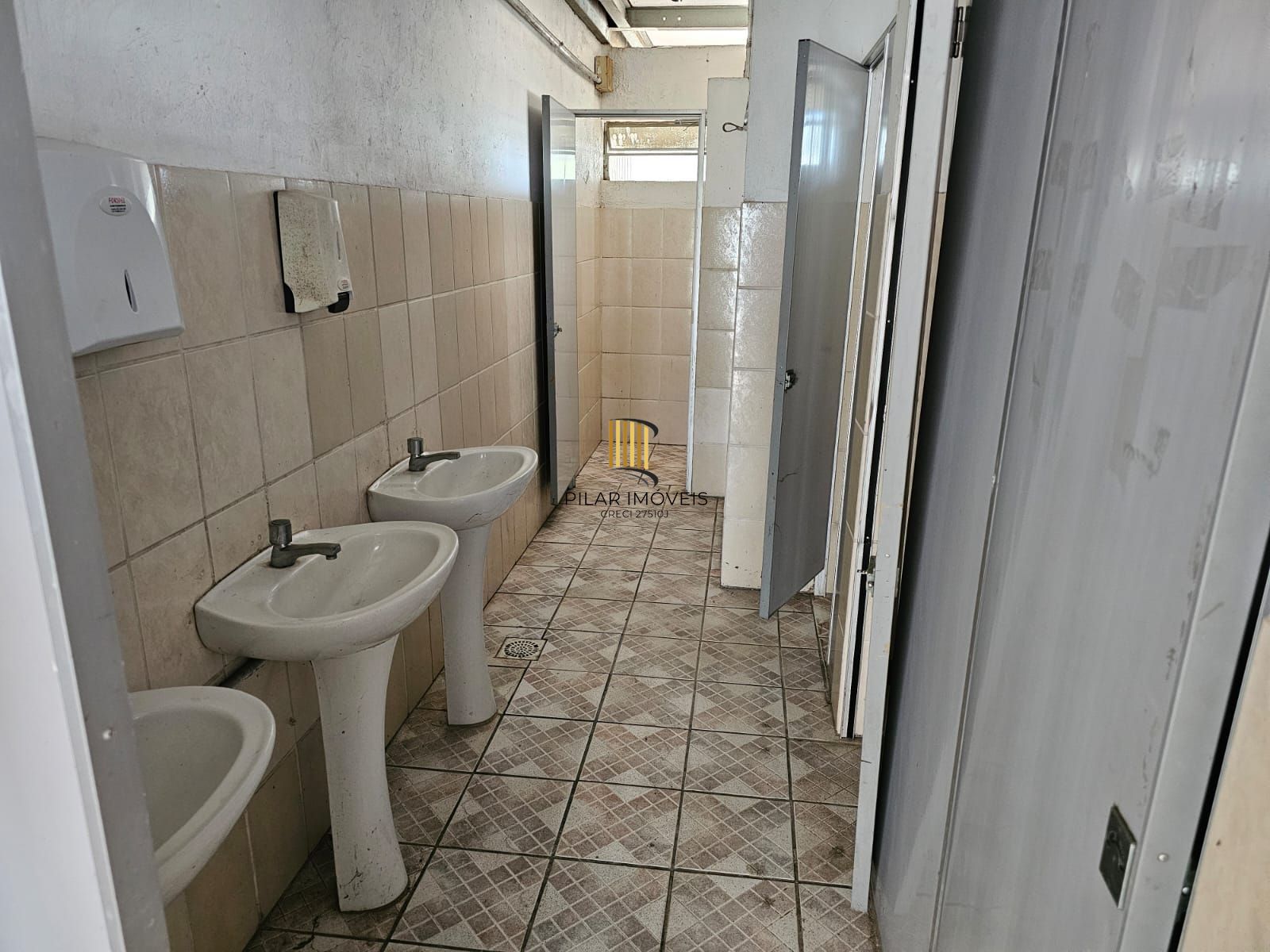 Pavilhão 3 dormitórios no bairro Morro Santana