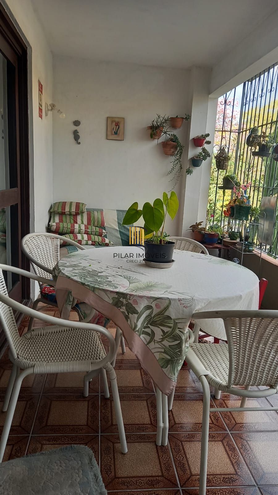 Casa 5 dormitórios no bairro Três Figueiras