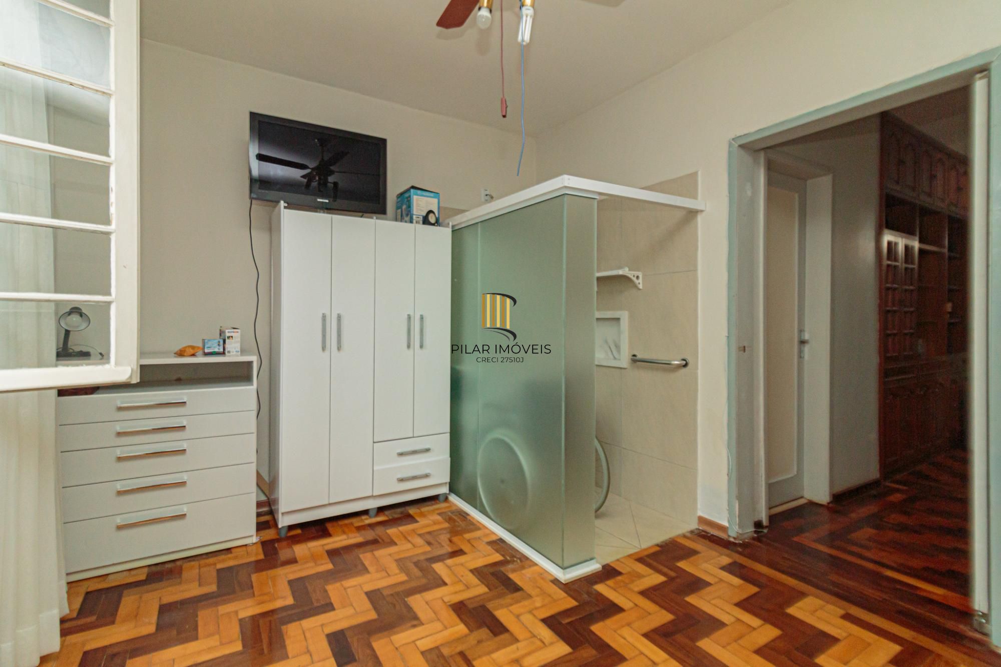 Casa 4 dormitórios no bairro Menino Deus